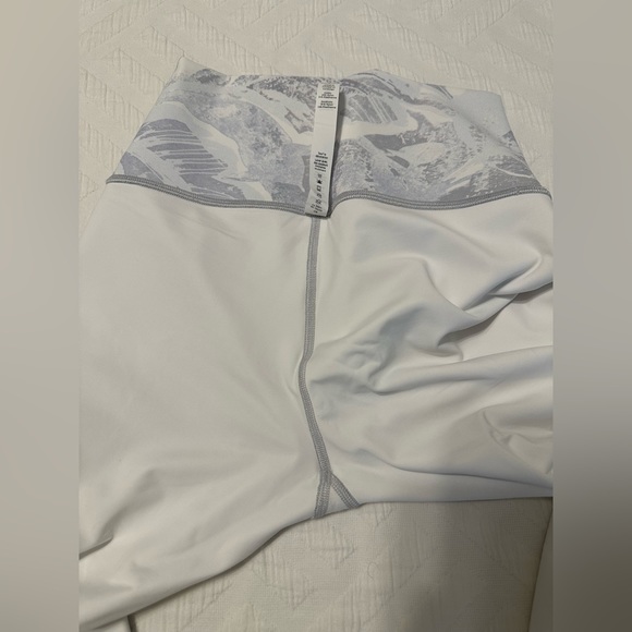 Lululemon Wunder Train High Rise 25” - Picture 13 of 14